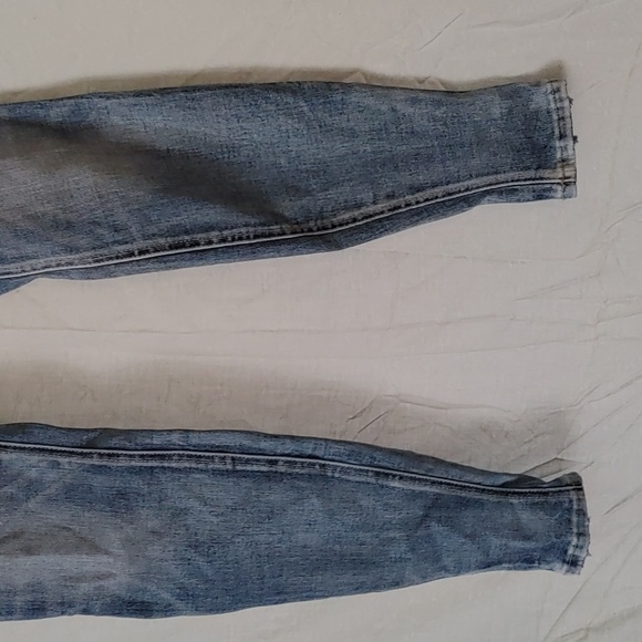 🐸Maurices distressed jeans size 4 - Picture 3 of 5